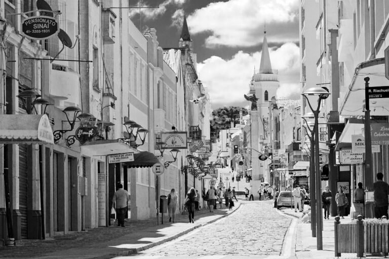 Curitiba Parana cidade rua sao francisco centro historico polo freelancer sul do brasil
