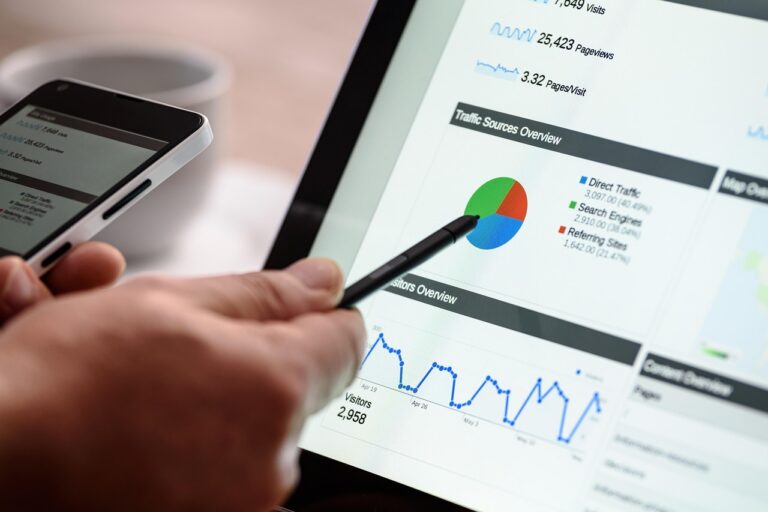 SEO search engine optimization marketing digital tablet smartphone analytics metricas trafego