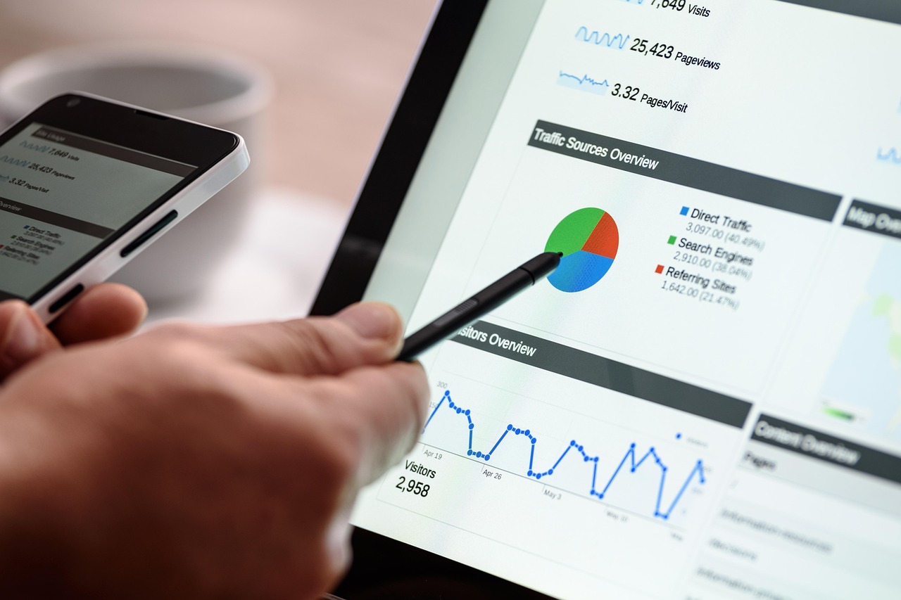 SEO search engine optimization marketing digital tablet smartphone analytics metricas trafego