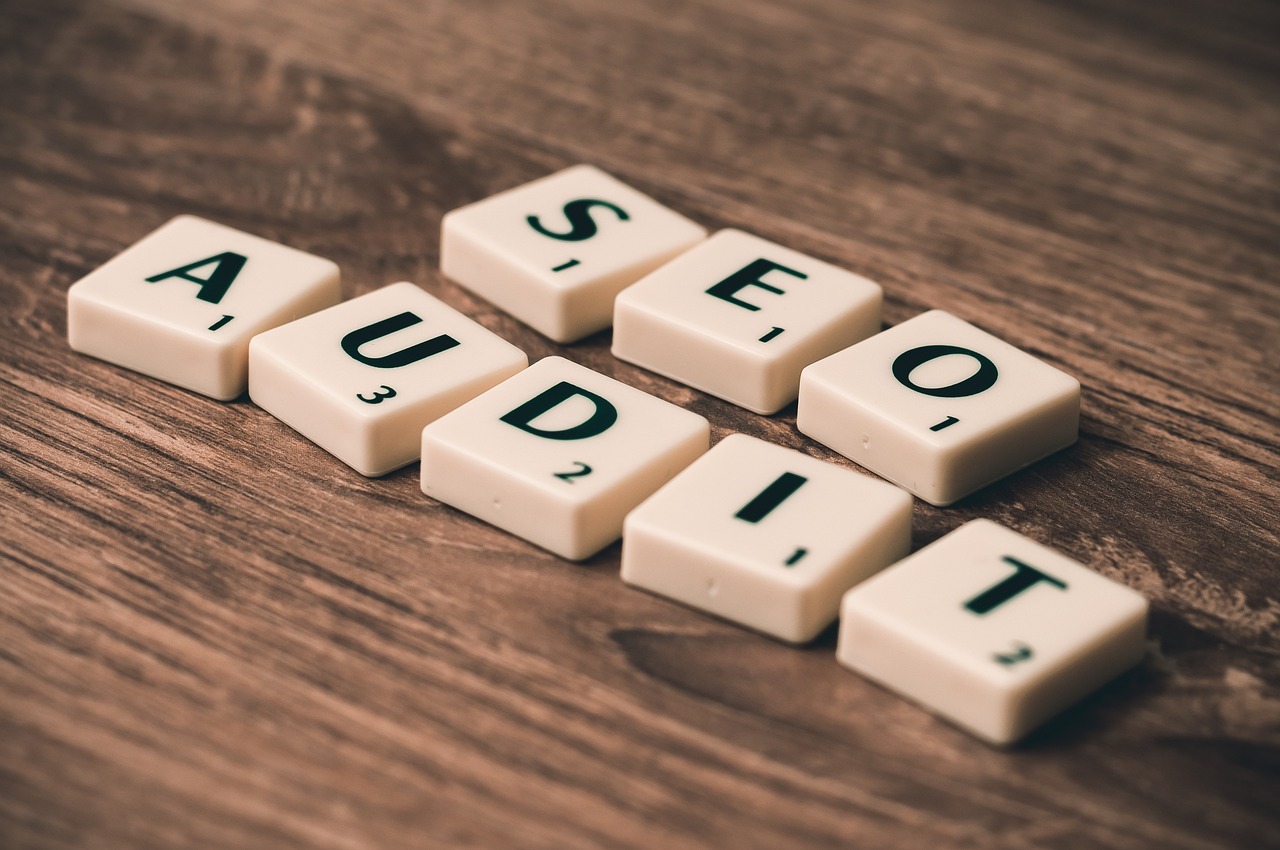 Auditoria SEO icones marketing digital busca otimizacao site estrategia online