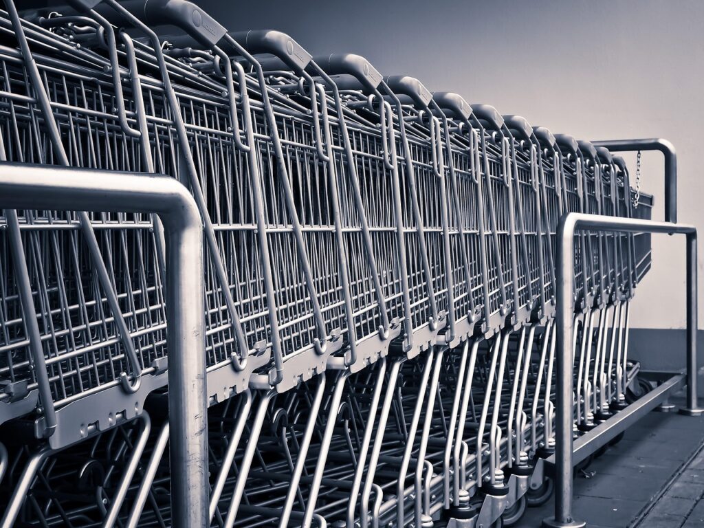 Carrinho de compras supermercado economia lista mercado gastos alimentacao