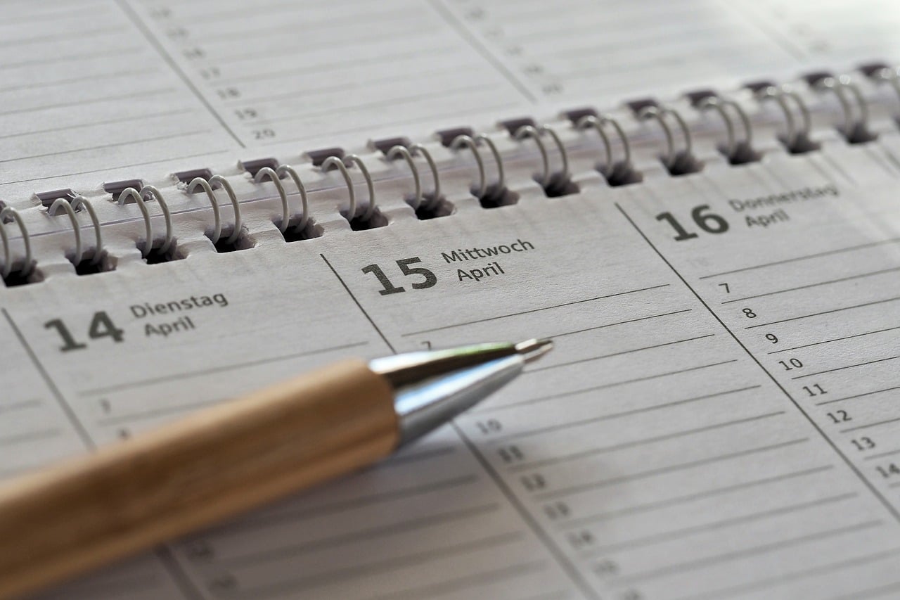 Calendário de planejamento usado por assistente virtual freelancer para organizar tarefas