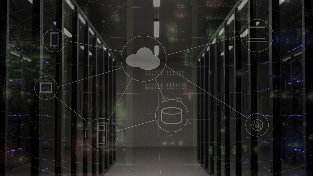 Servidores de rede e infraestrutura de hospedagem representando CDN e cache para performance
