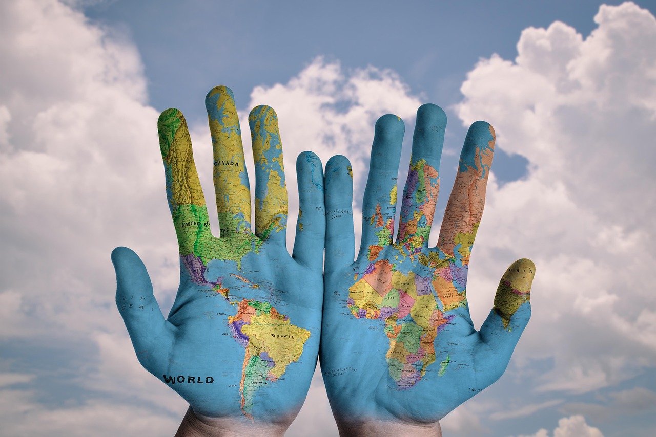 Maos mapa mundial globo continentes internacional traducao idiomas globalizacao