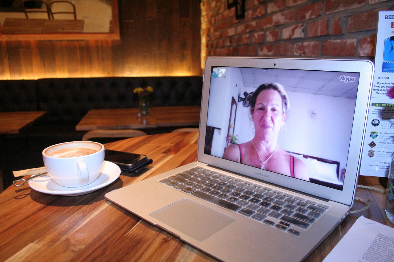 Videochamada de briefing entre cliente e freelancer de automação de processos